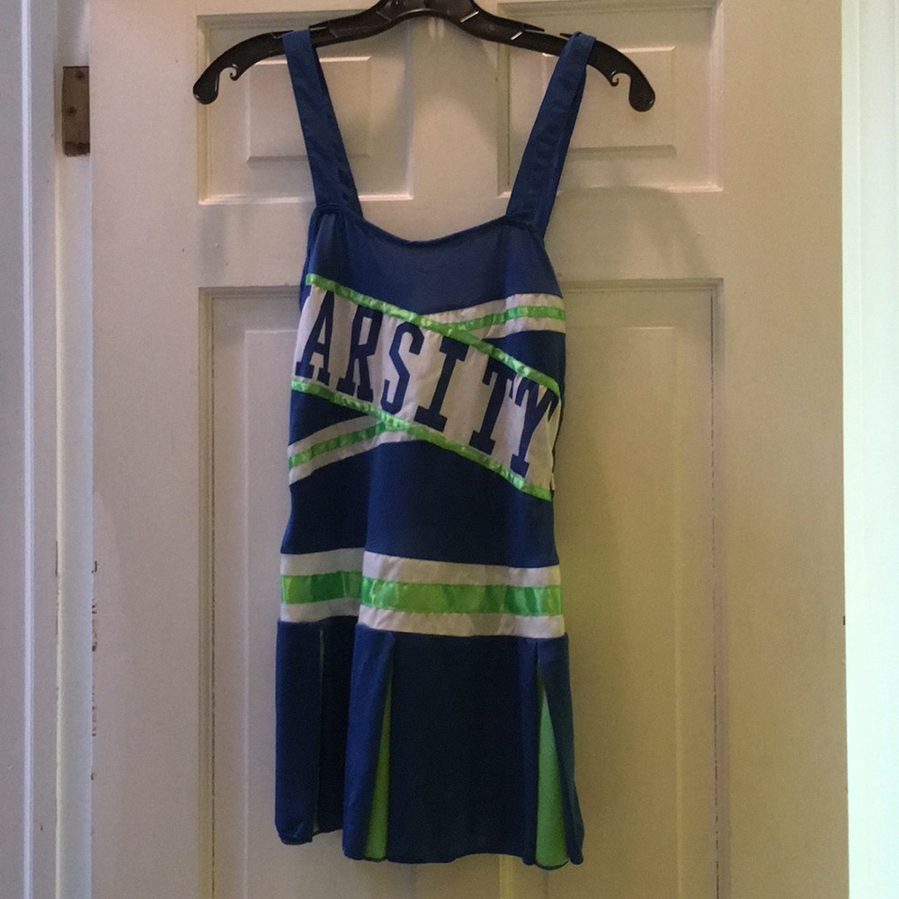 Halloween! Sexy / Fun cheerleader costume with pom-poms!